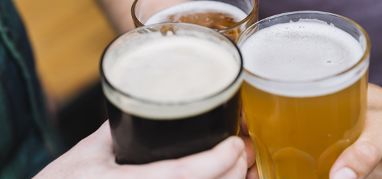 Brindis con cerveza